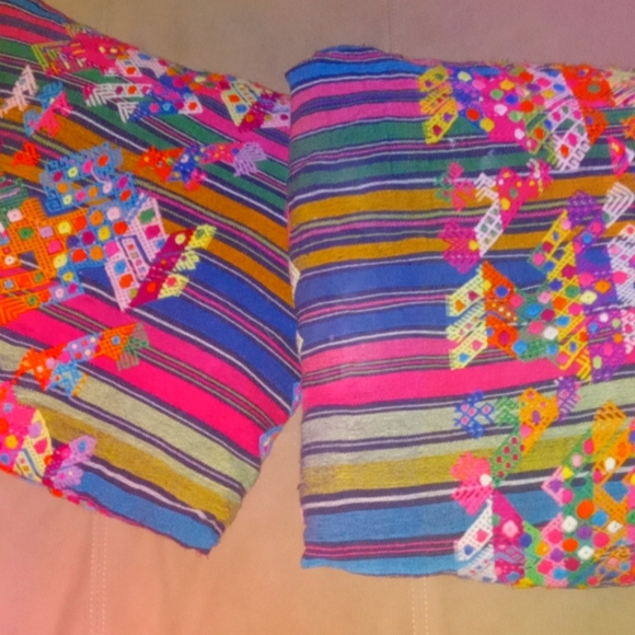 I'm selling two unique pillows - Picture 4 of 4